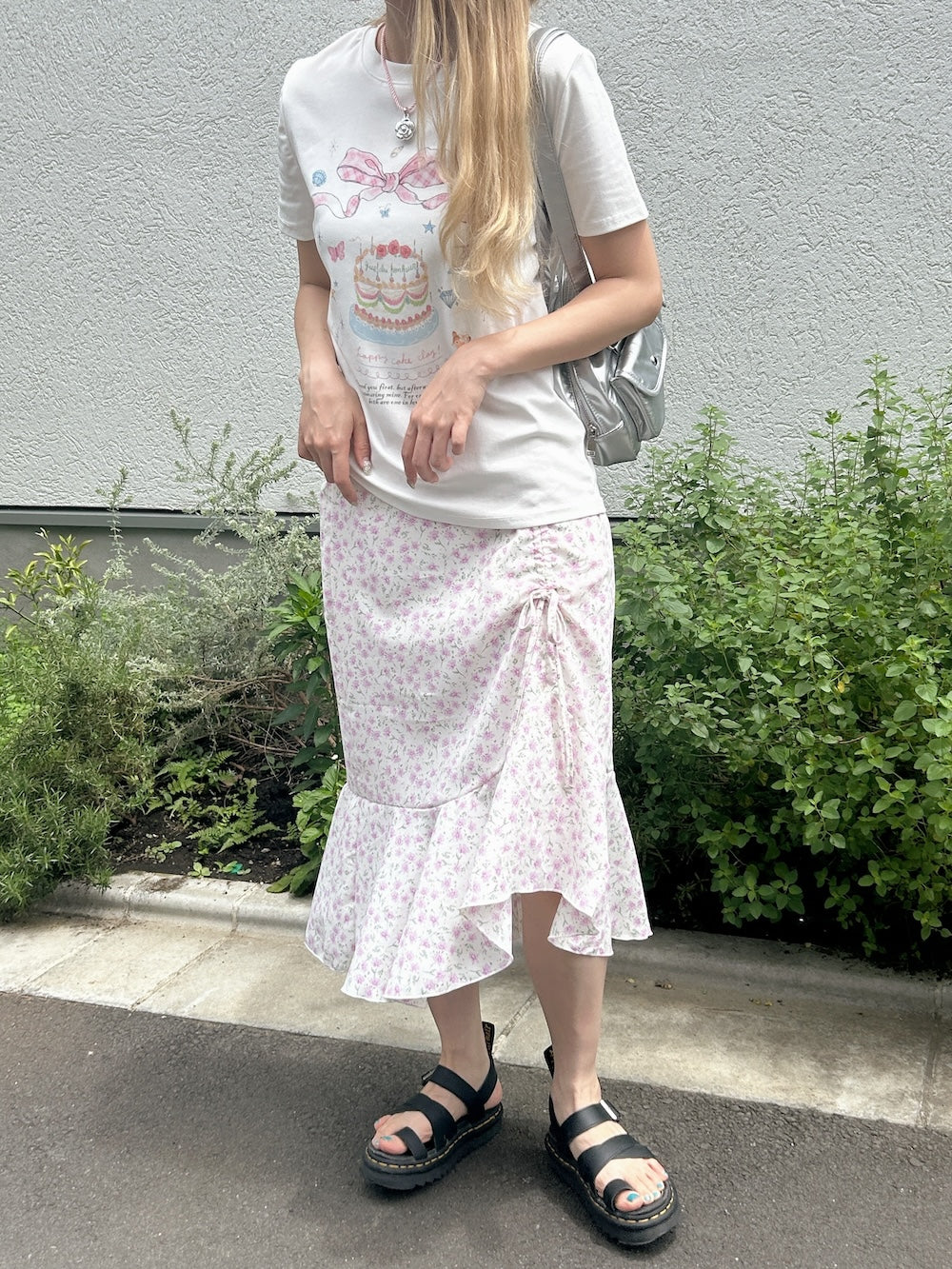 <SL2242621> vintage ribbon cake tee