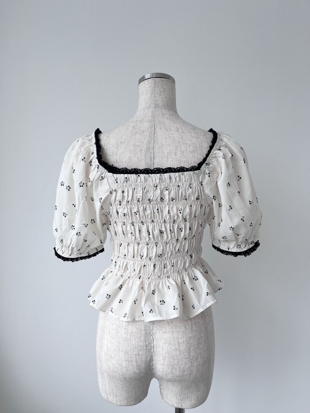 <SL2242659> cherry square tops