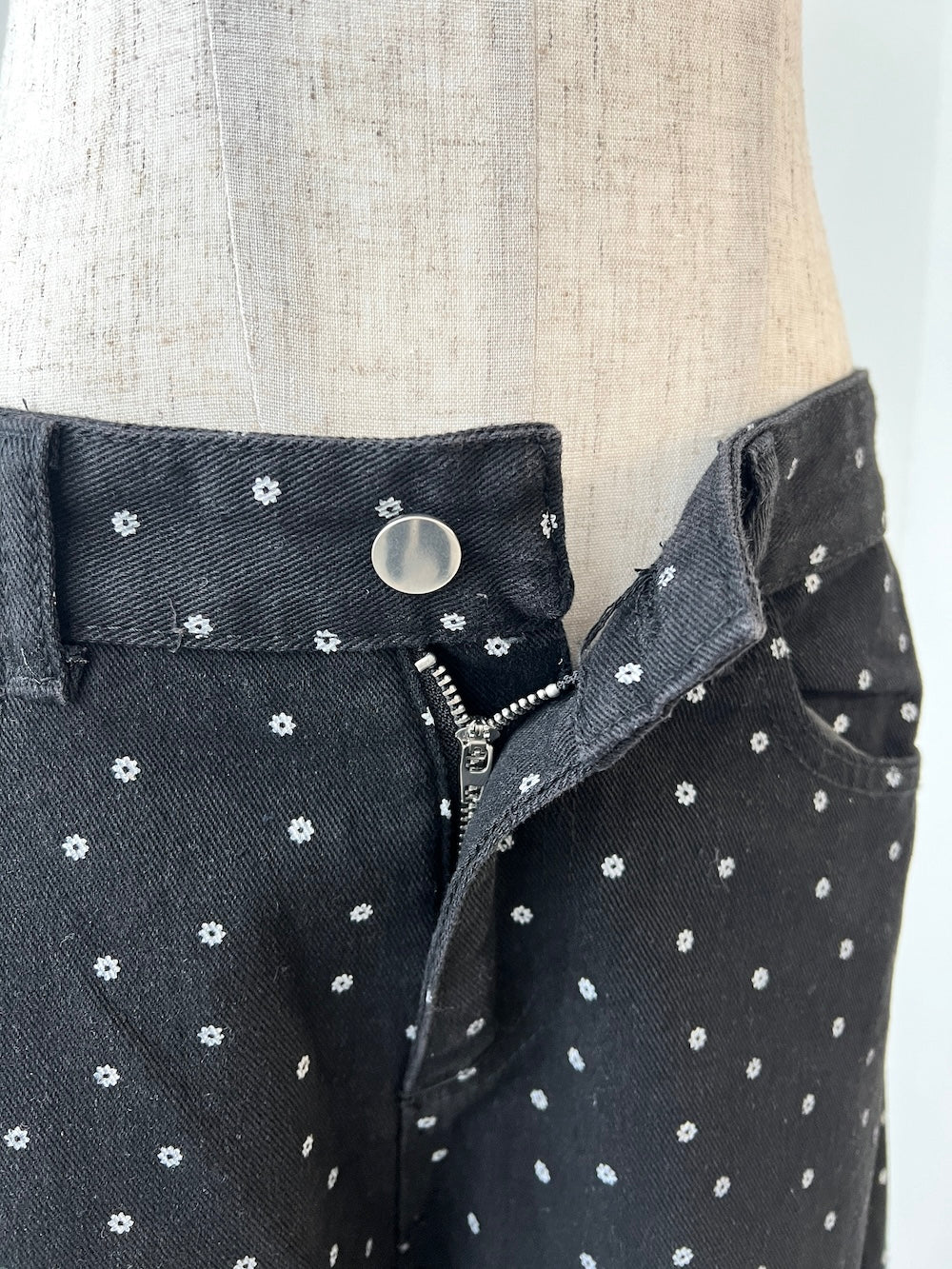 <IT2243407> フラワーデニムパンツ
