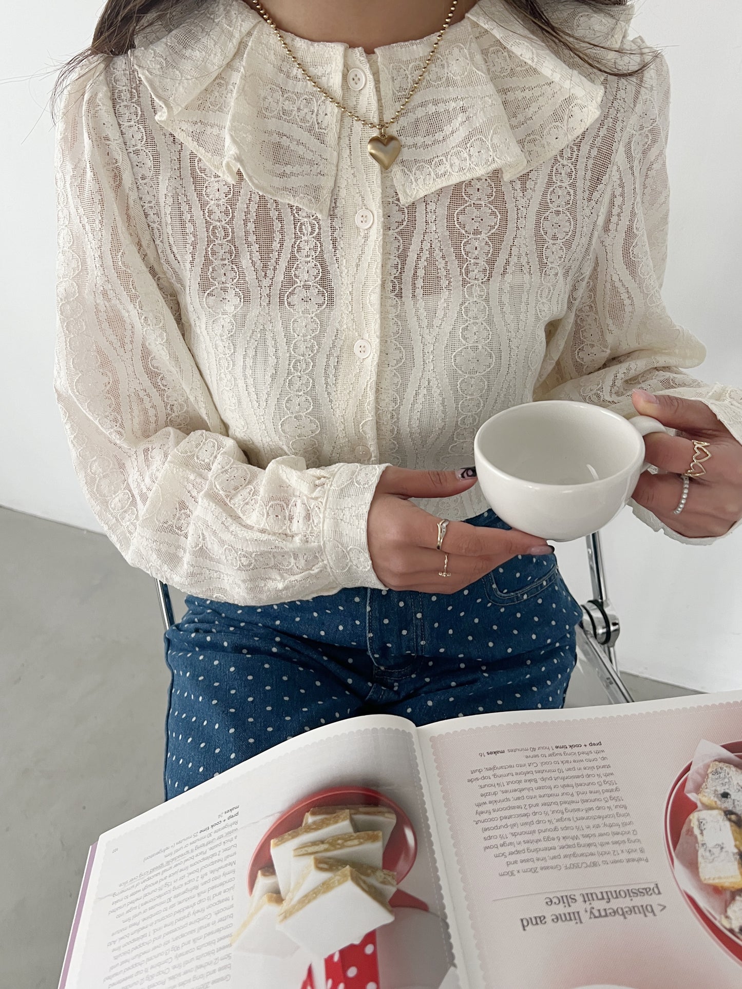 <SL2234639> vintage like frill blouse
