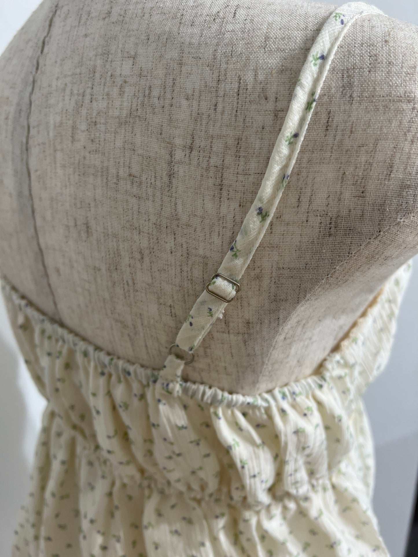 <SL2243654> rose one point flower camisole