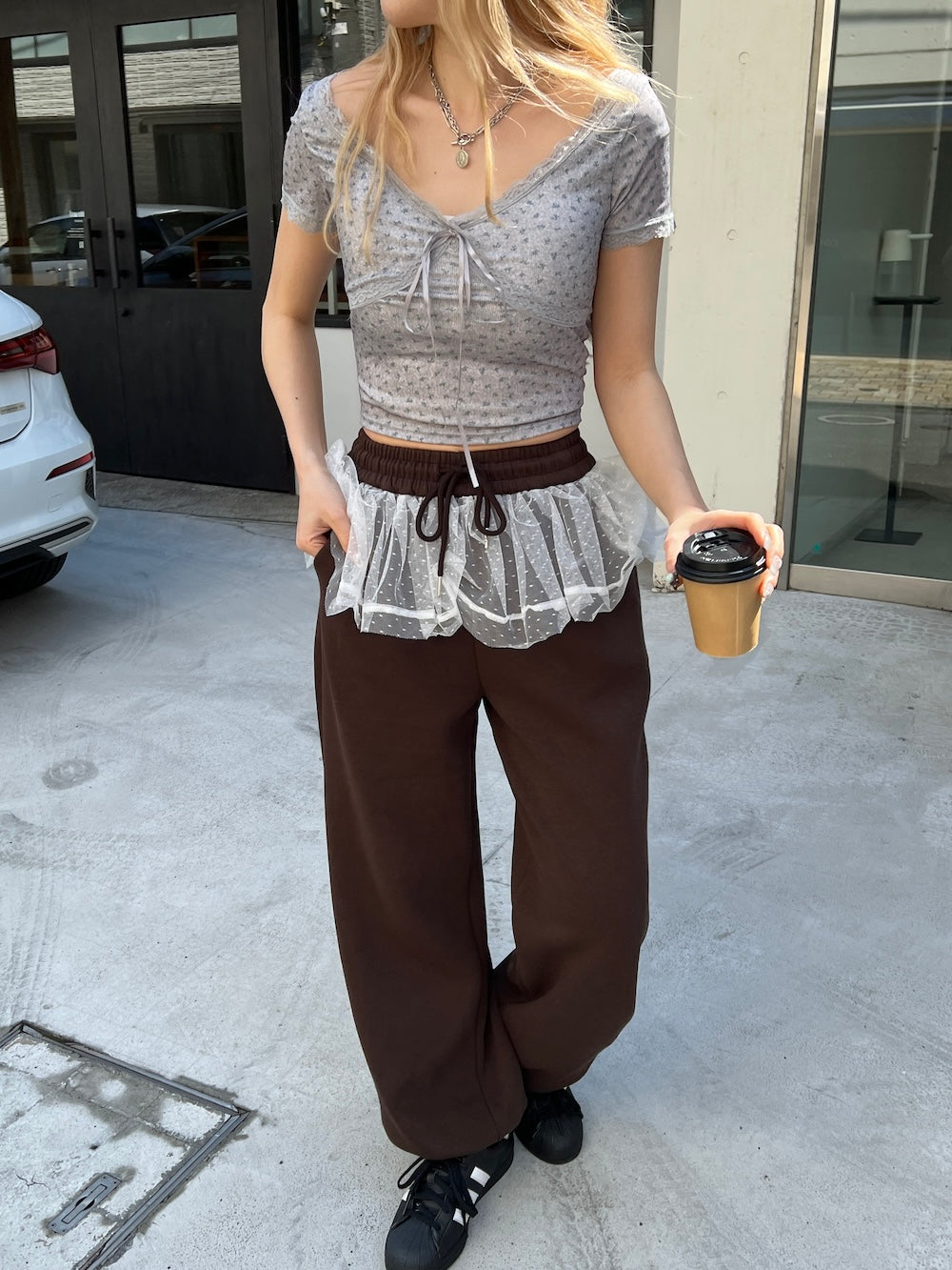 <SL2252608> パッド付き小花柄VネックTシャツ