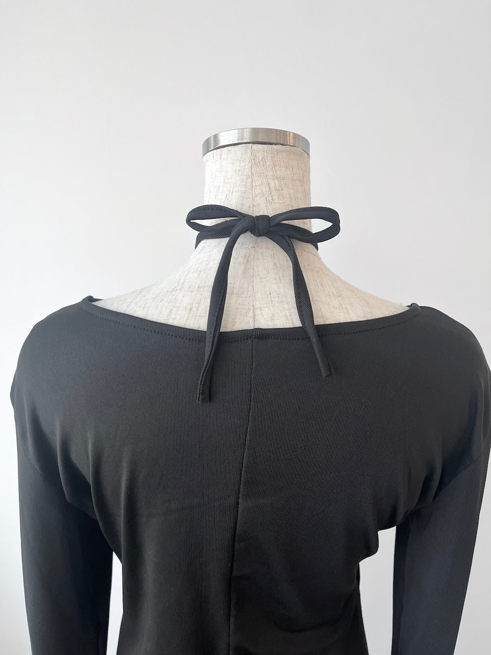 ※ラスト1点!<QU2244205> リボンネックミディフレアワンピース