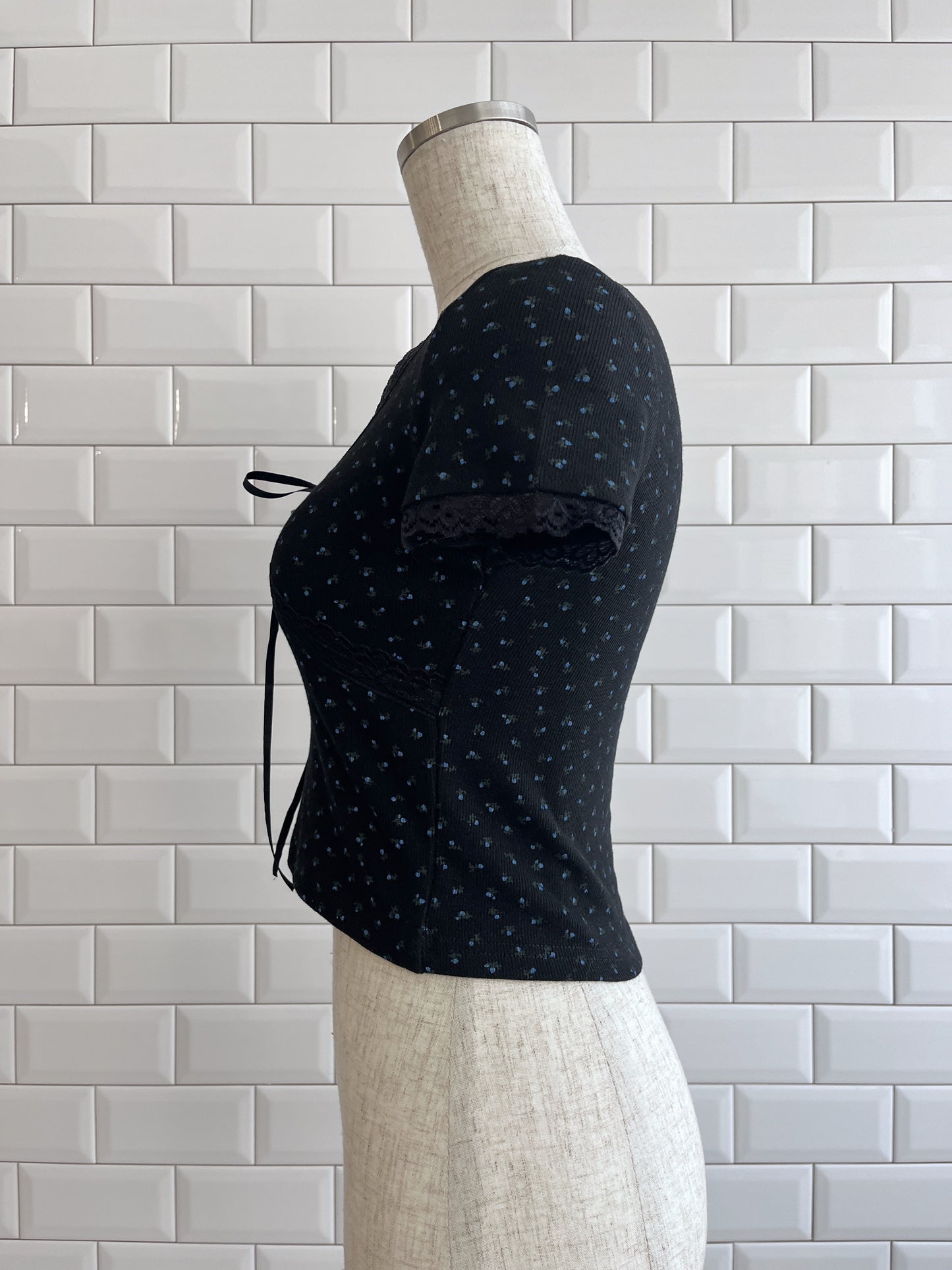 <SL2241643> フラワーリボンレーストップス