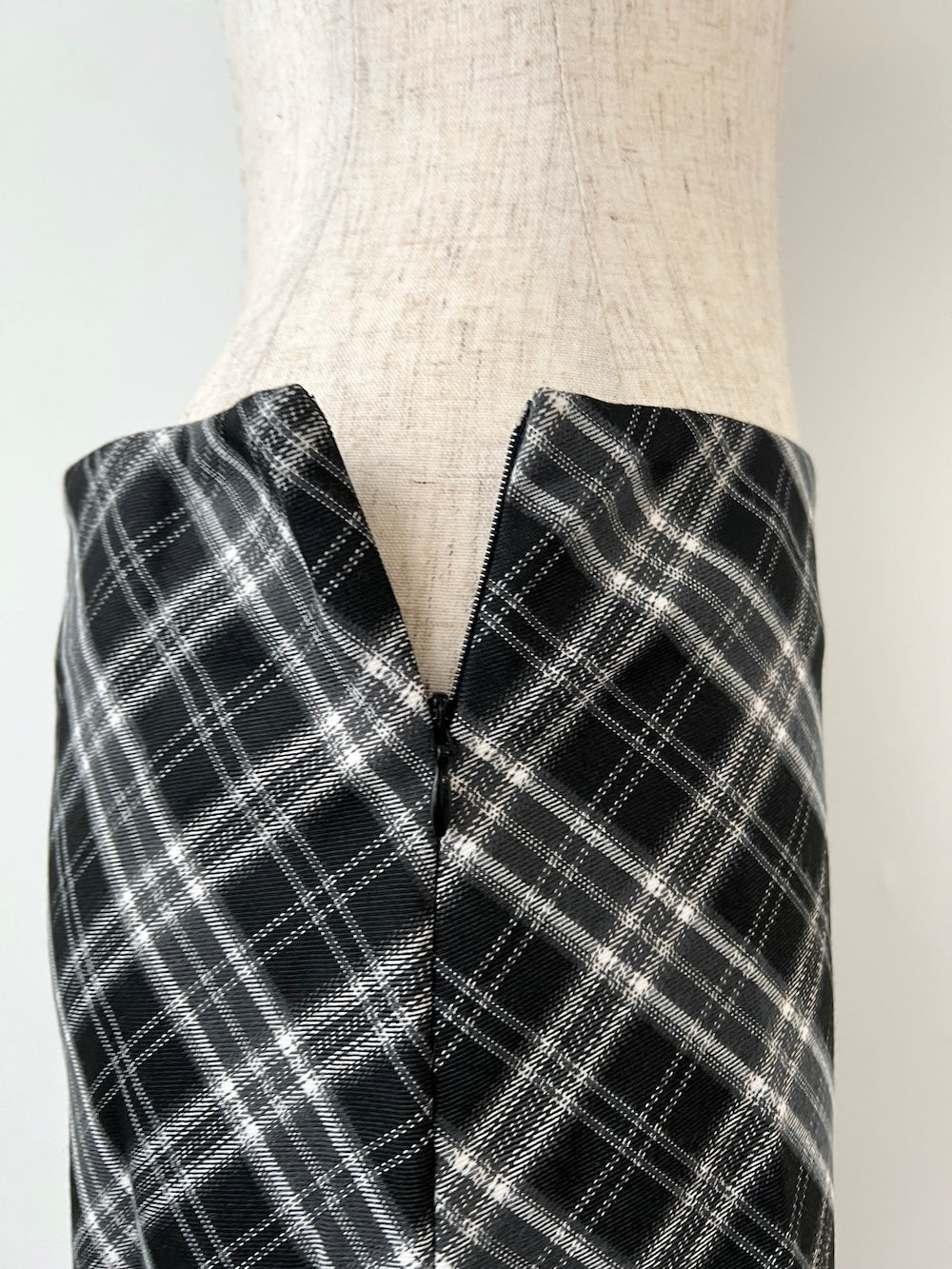 <IN2244718> ミディ丈チェックフレアスカート