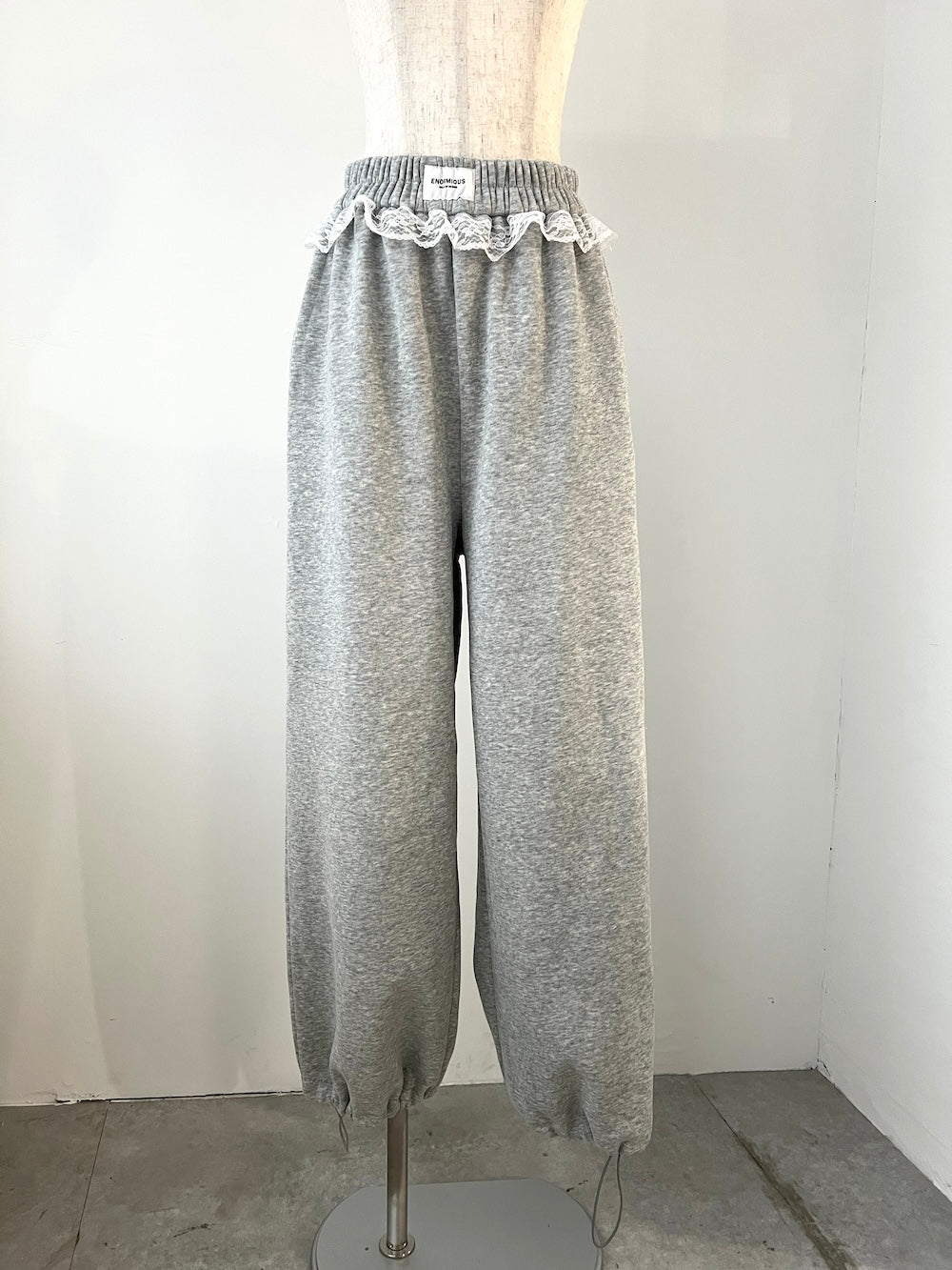 <SL2244639> フリルドローコードスウェットパンツ