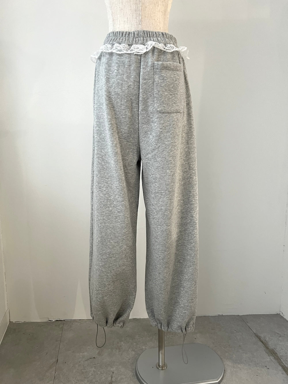 <SL2244639> フリルドローコードスウェットパンツ