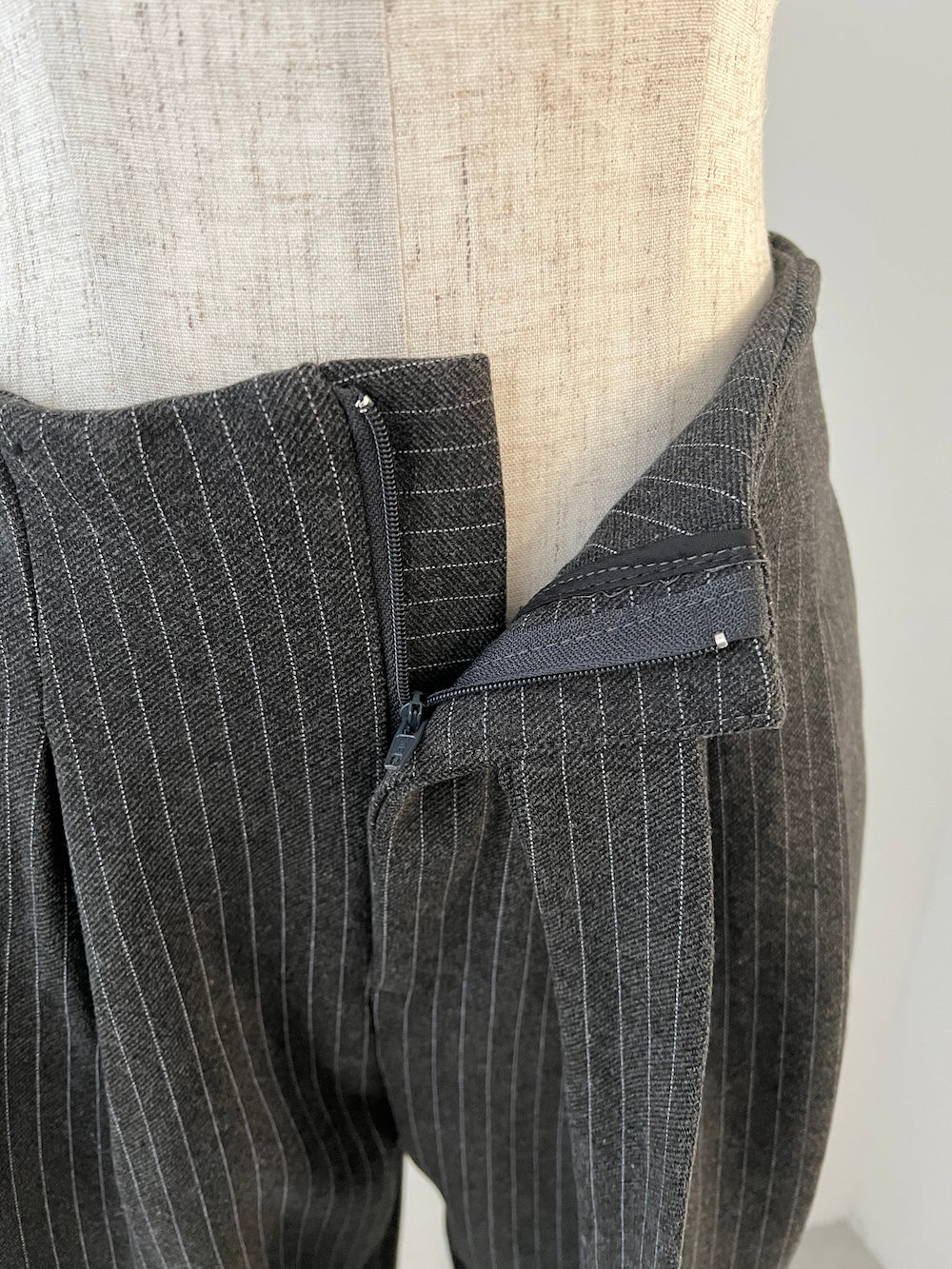 <SL2244623> サイドタイピンストライプスラックス