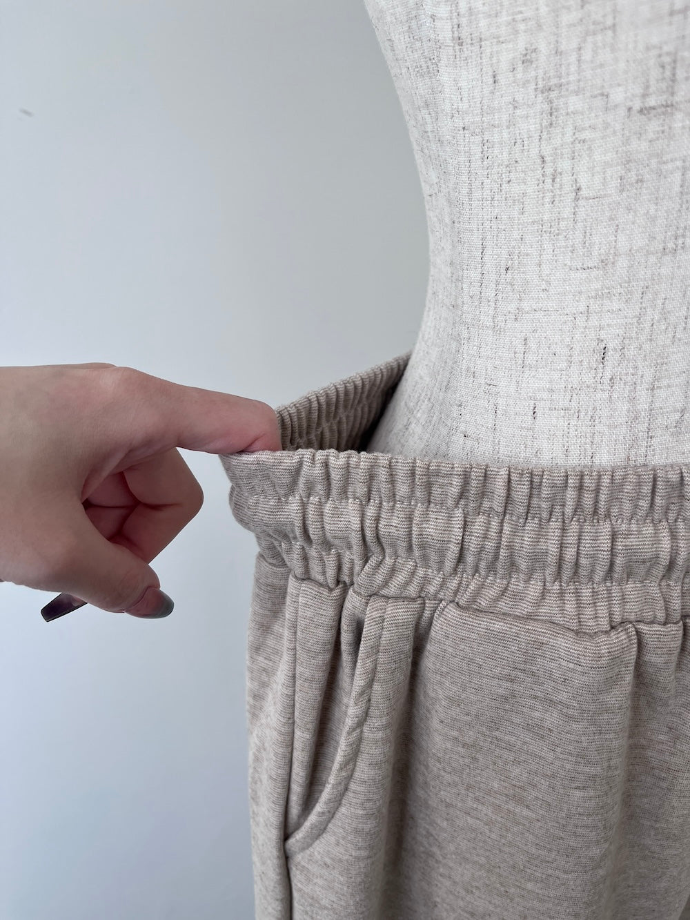 <LI2244104> ウエストゴムルーズパンツ