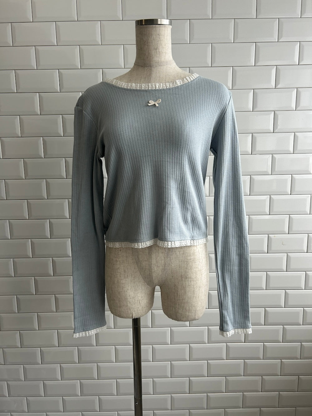<SL2251658> レースネックシンプルリボントップス