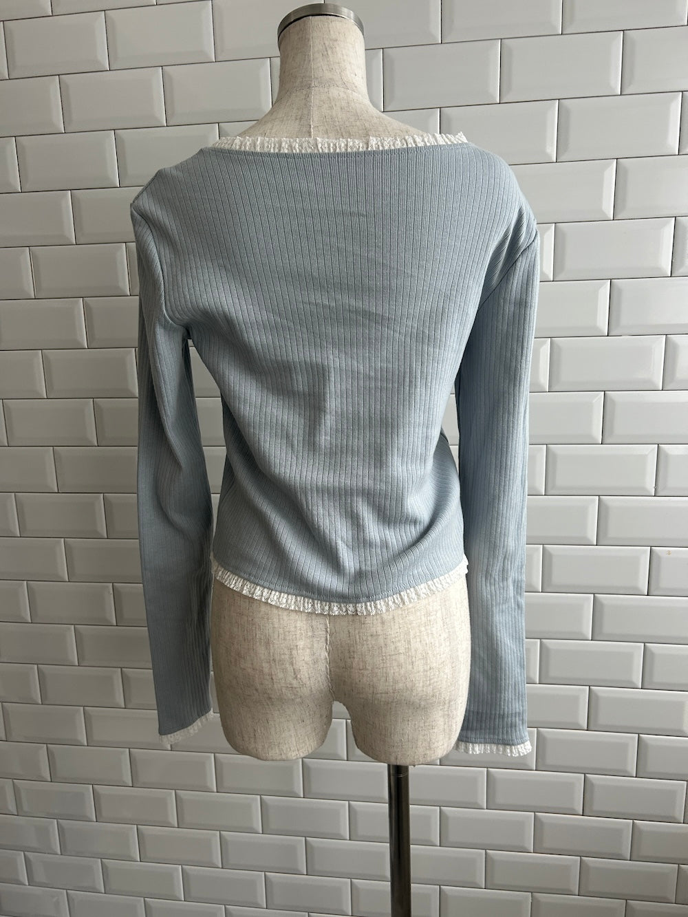 <SL2251658> レースネックシンプルリボントップス
