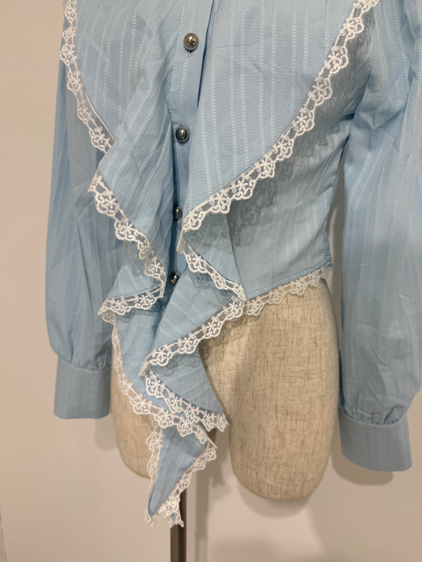 <SL2243660> volume lace point tops