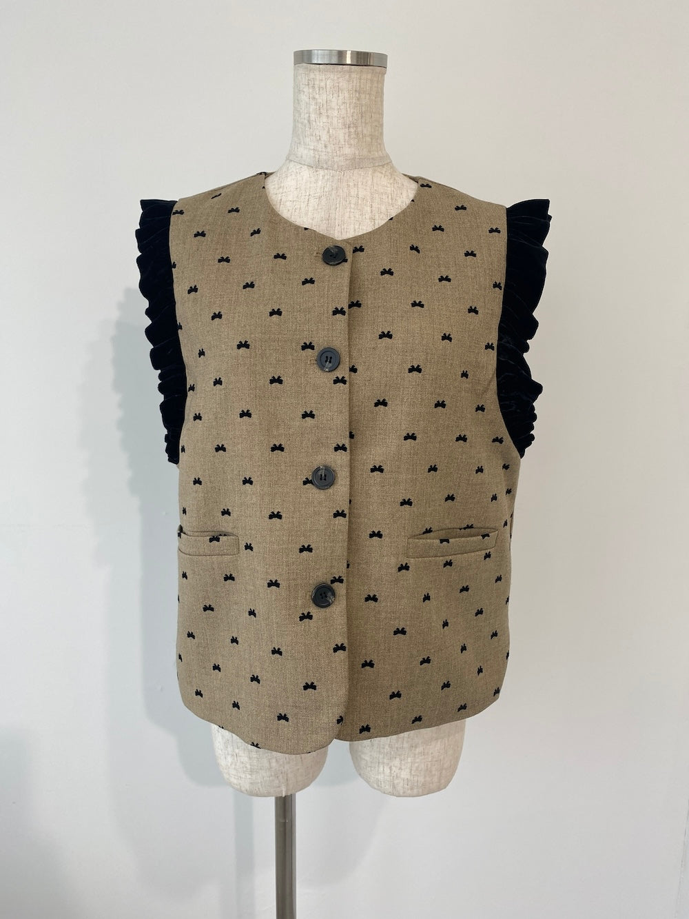 <SL2243665> ribbon dot vintage like vest
