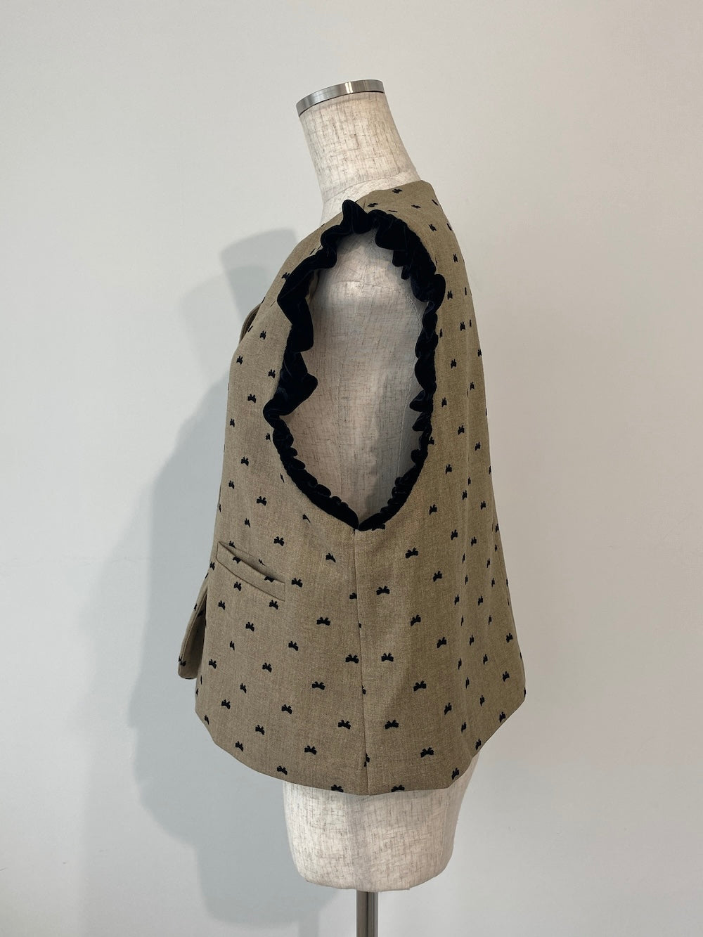 <SL2243665> ribbon dot vintage like vest
