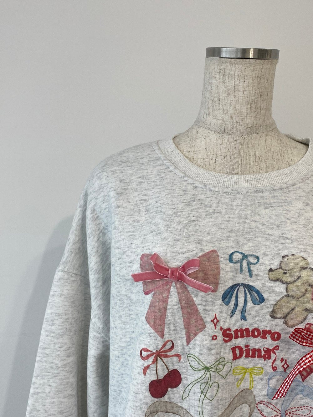 <SL2243664> ribbon vintage design sweat