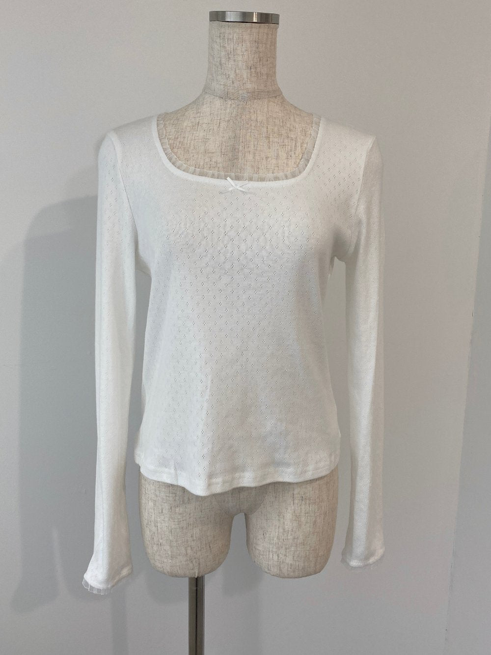 <SL2243675> ribbon point tops