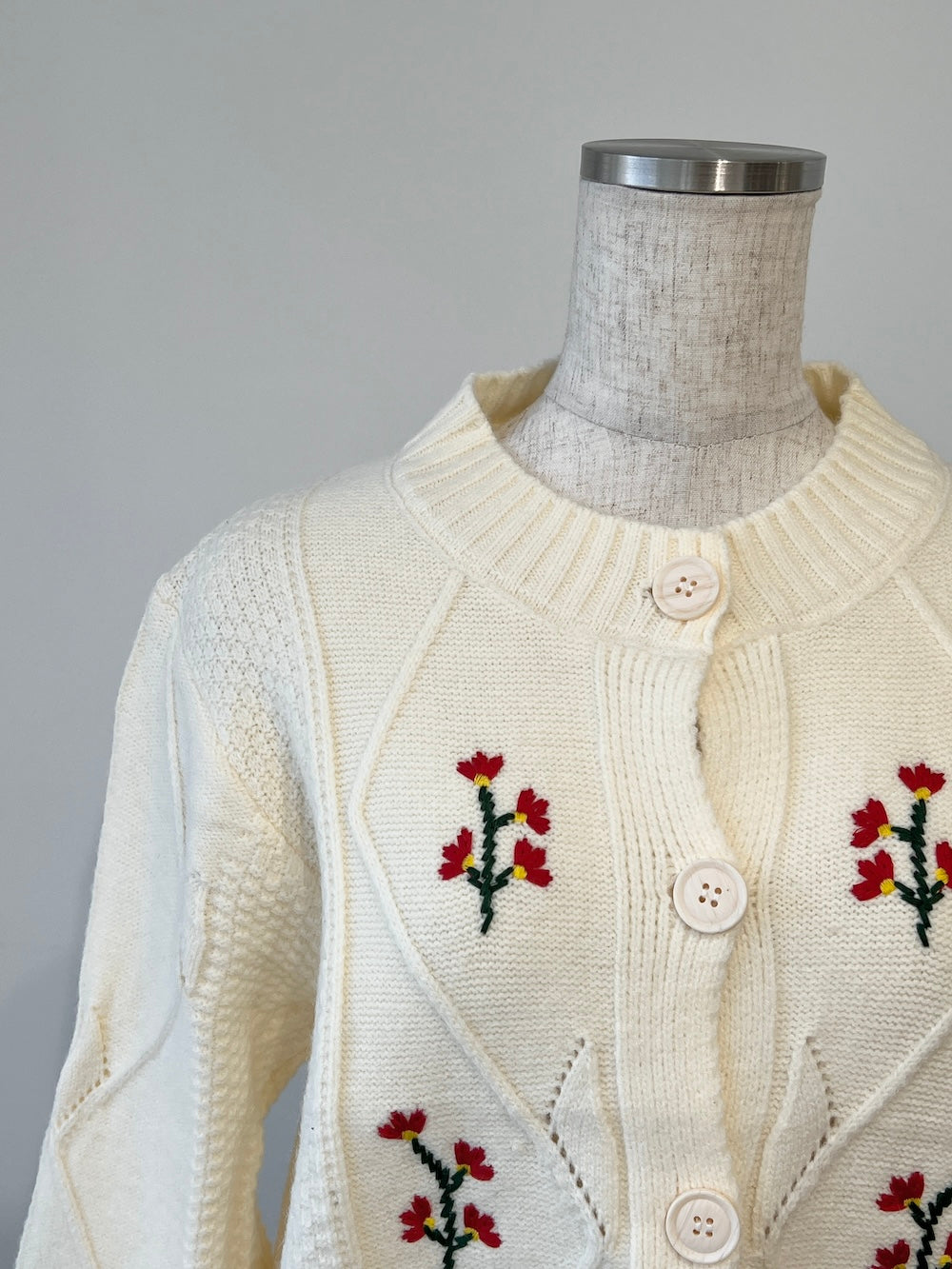 <LI2244107> フラワー刺繍カーディガン