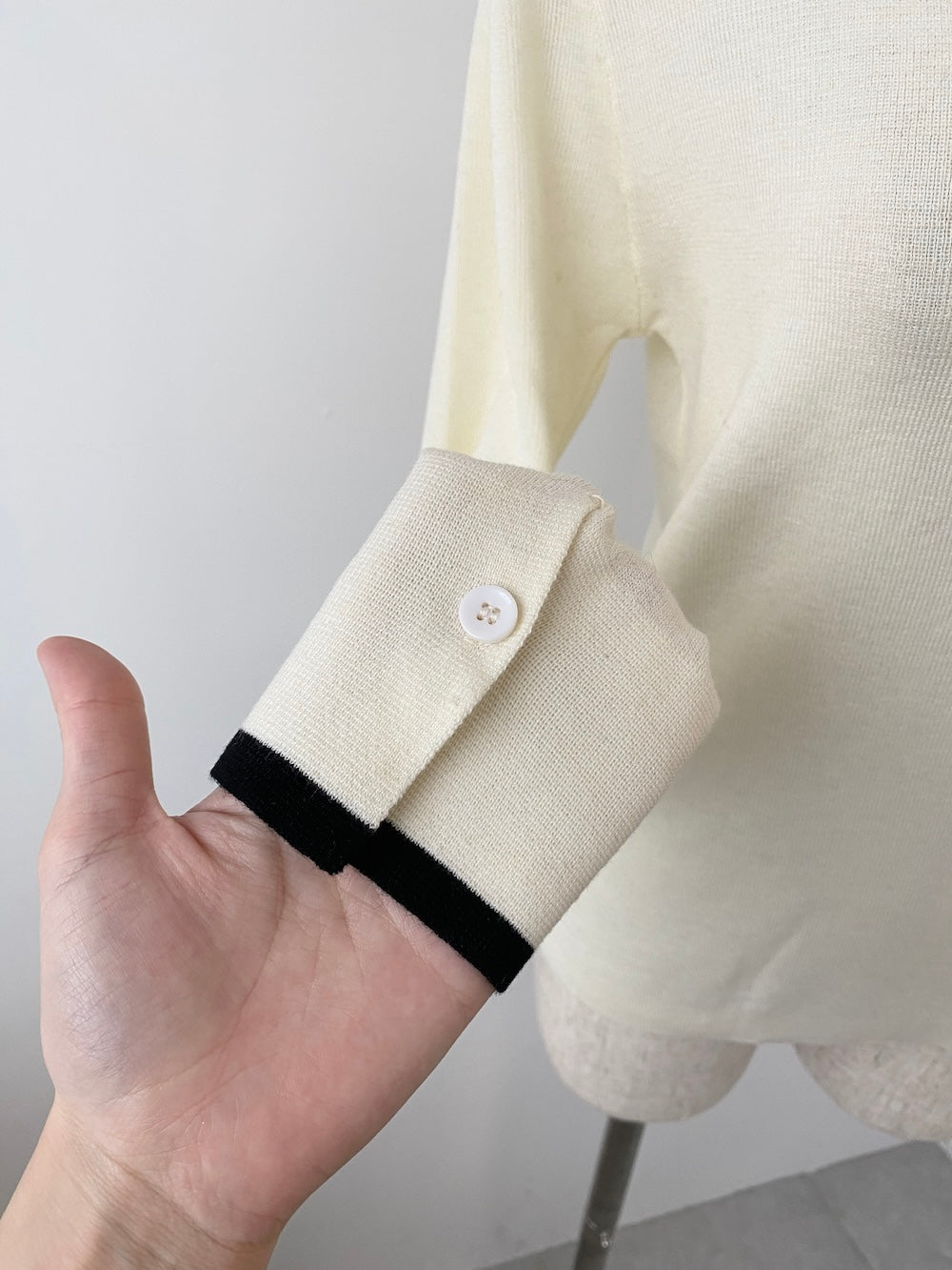 <IN2244702> アシンメトリーバイカラーヘムニット