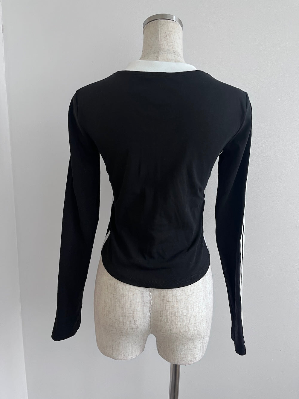 <GR2251504> スポーティーライントップス