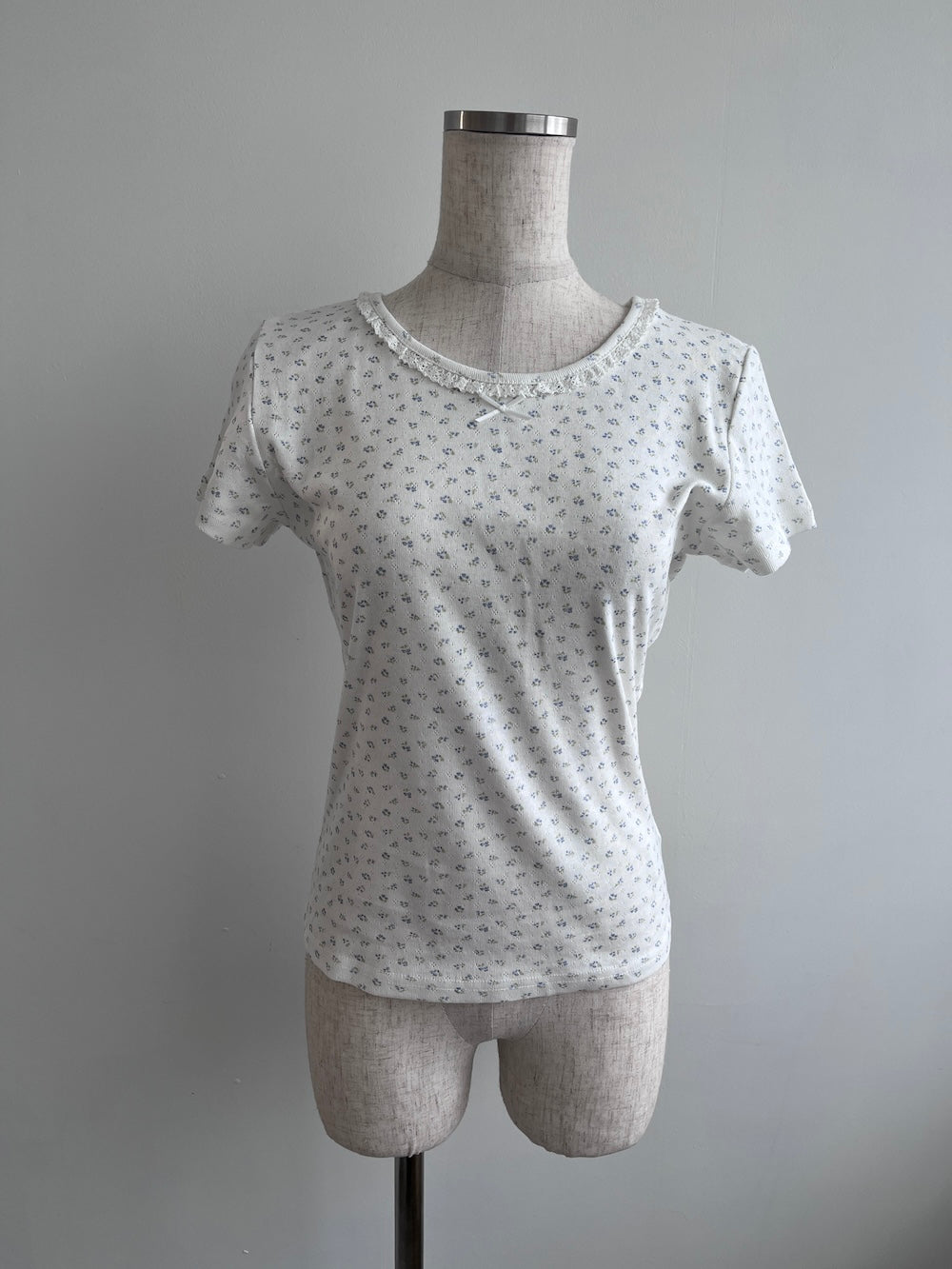 <SL2252614> 小花柄レースネックTシャツ