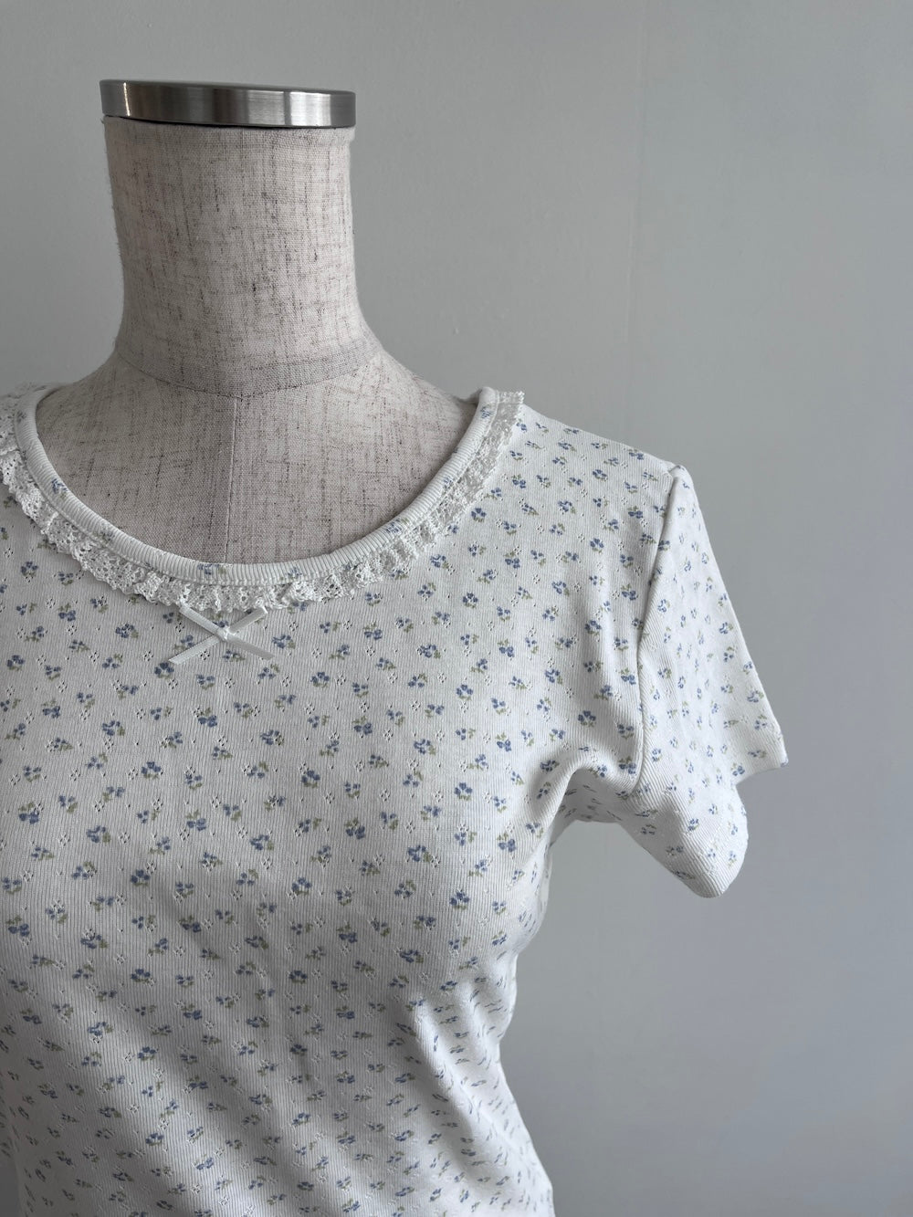 <SL2252614> 小花柄レースネックTシャツ