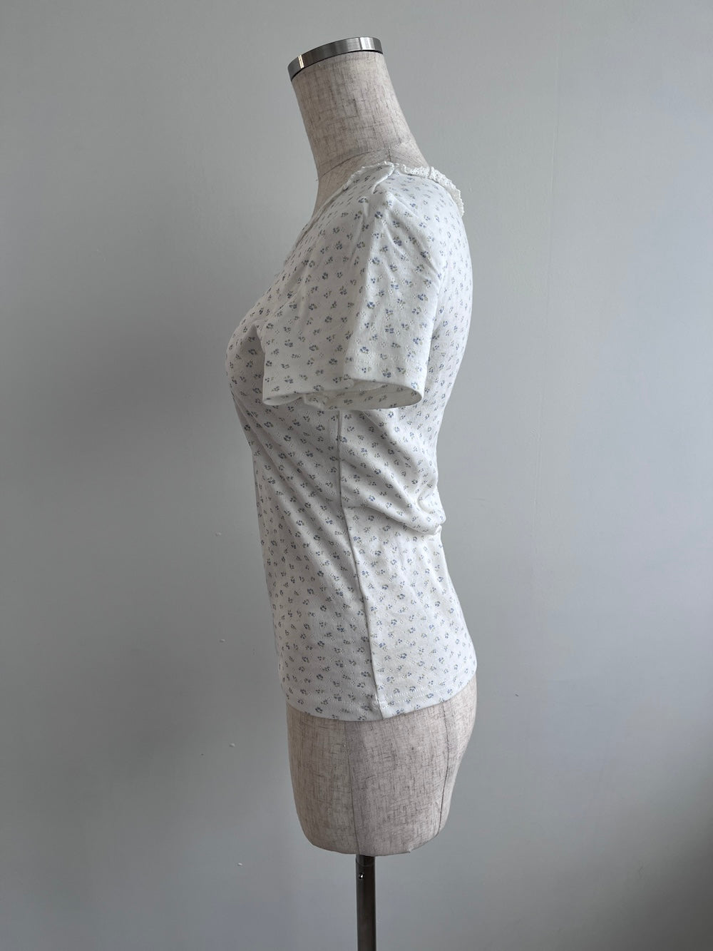 <SL2252614> 小花柄レースネックTシャツ