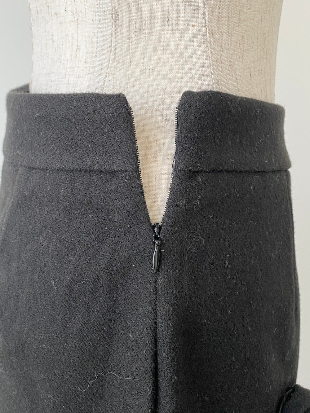 <LD2244901> ローズモチーフ台形ミニスカート