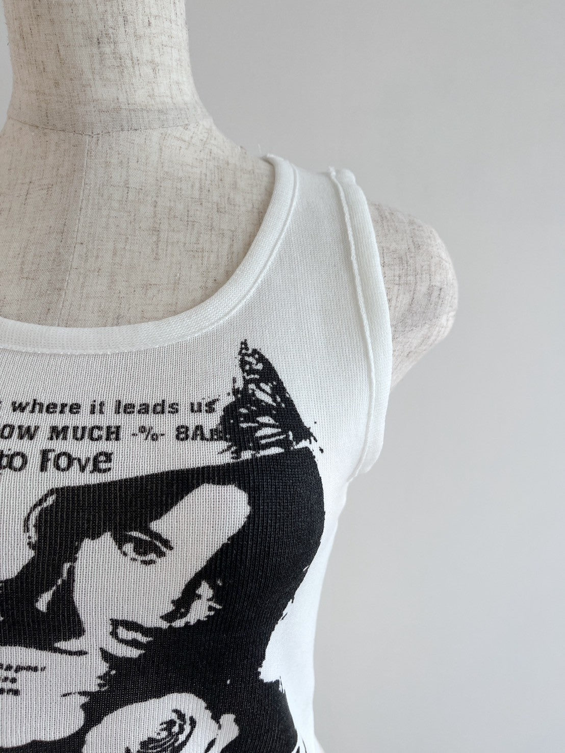 <LE2242904> グラフィックタンクトップ