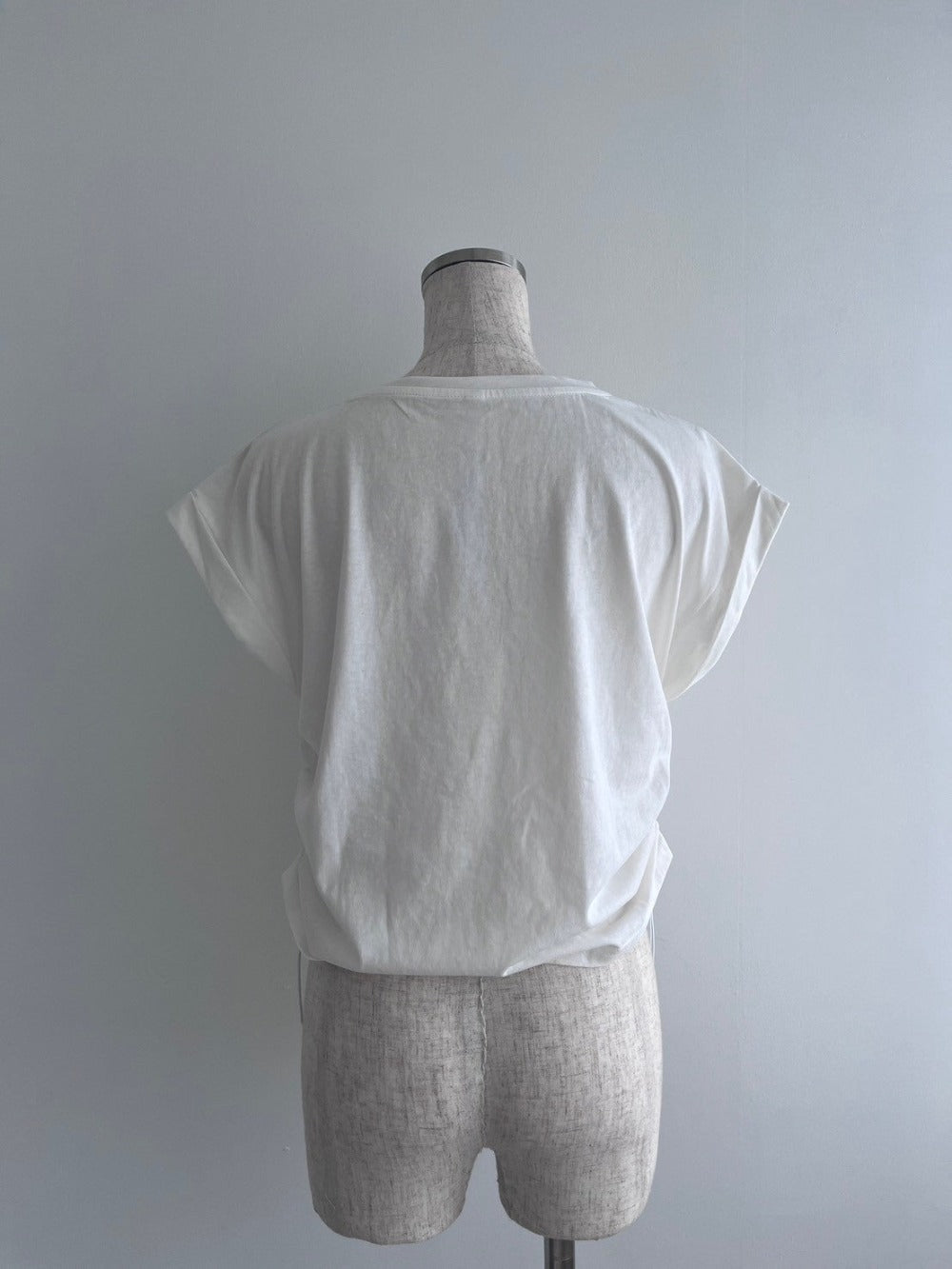 <CH2242808> サイドドロストクロップドTシャツ