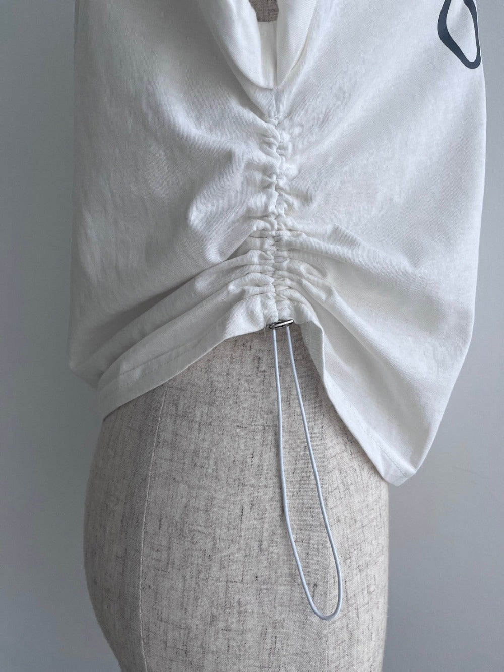 <CH2242808> サイドドロストクロップドTシャツ