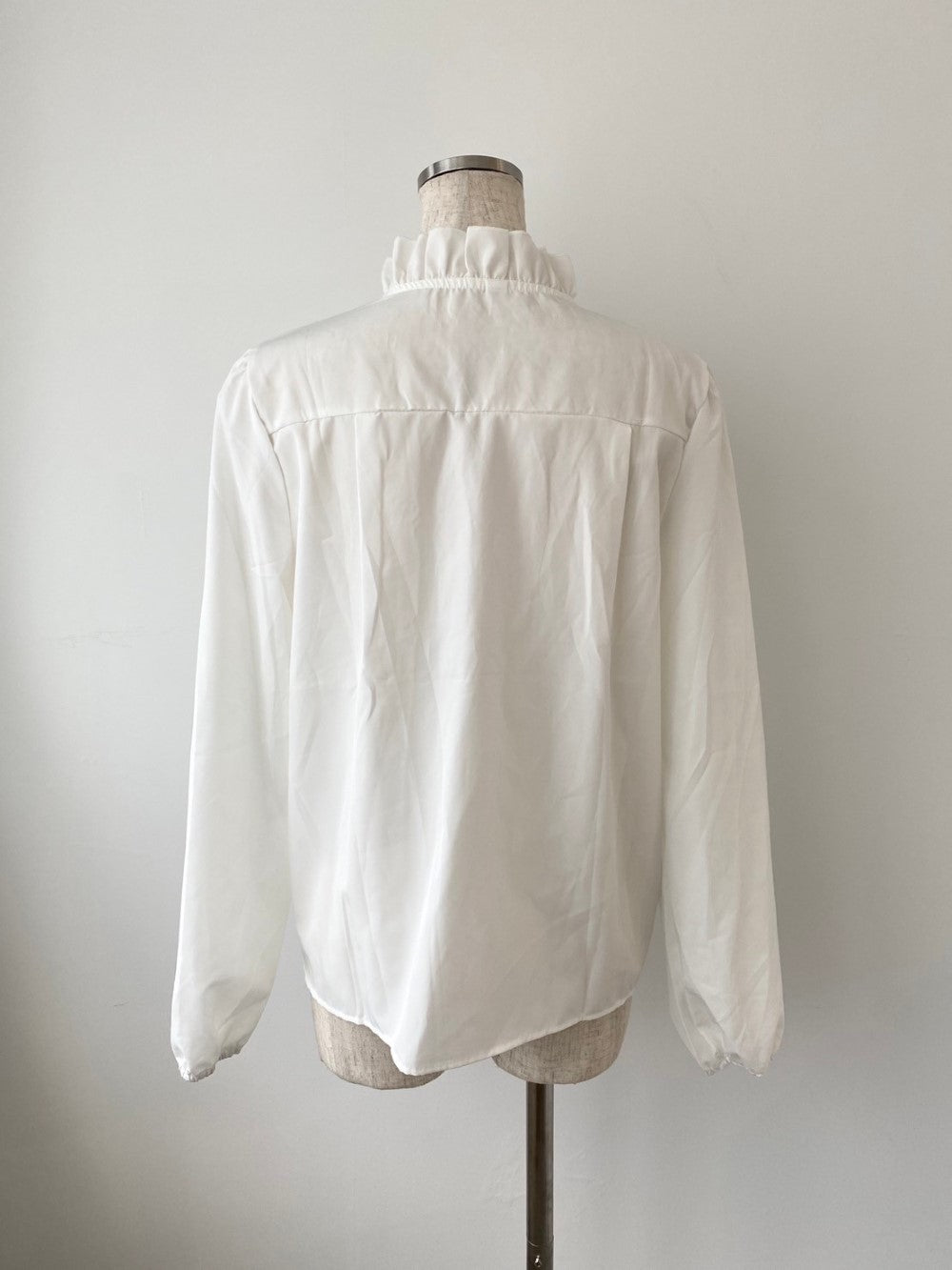 <SL2243617> キーネックフリルブラウス