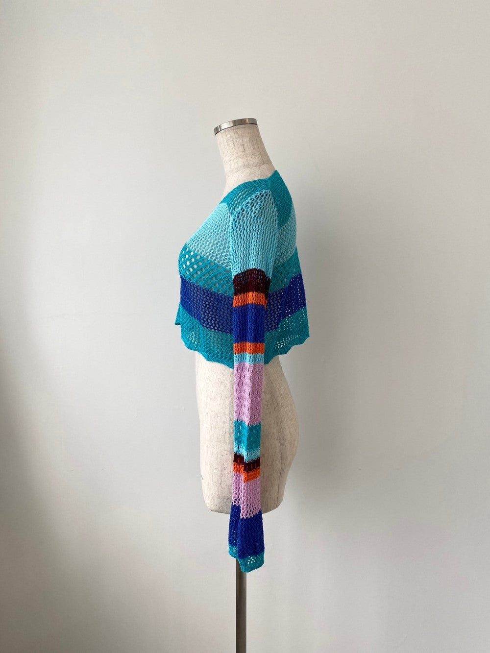 <SL2243618> マルチメッシュクロップドトップス