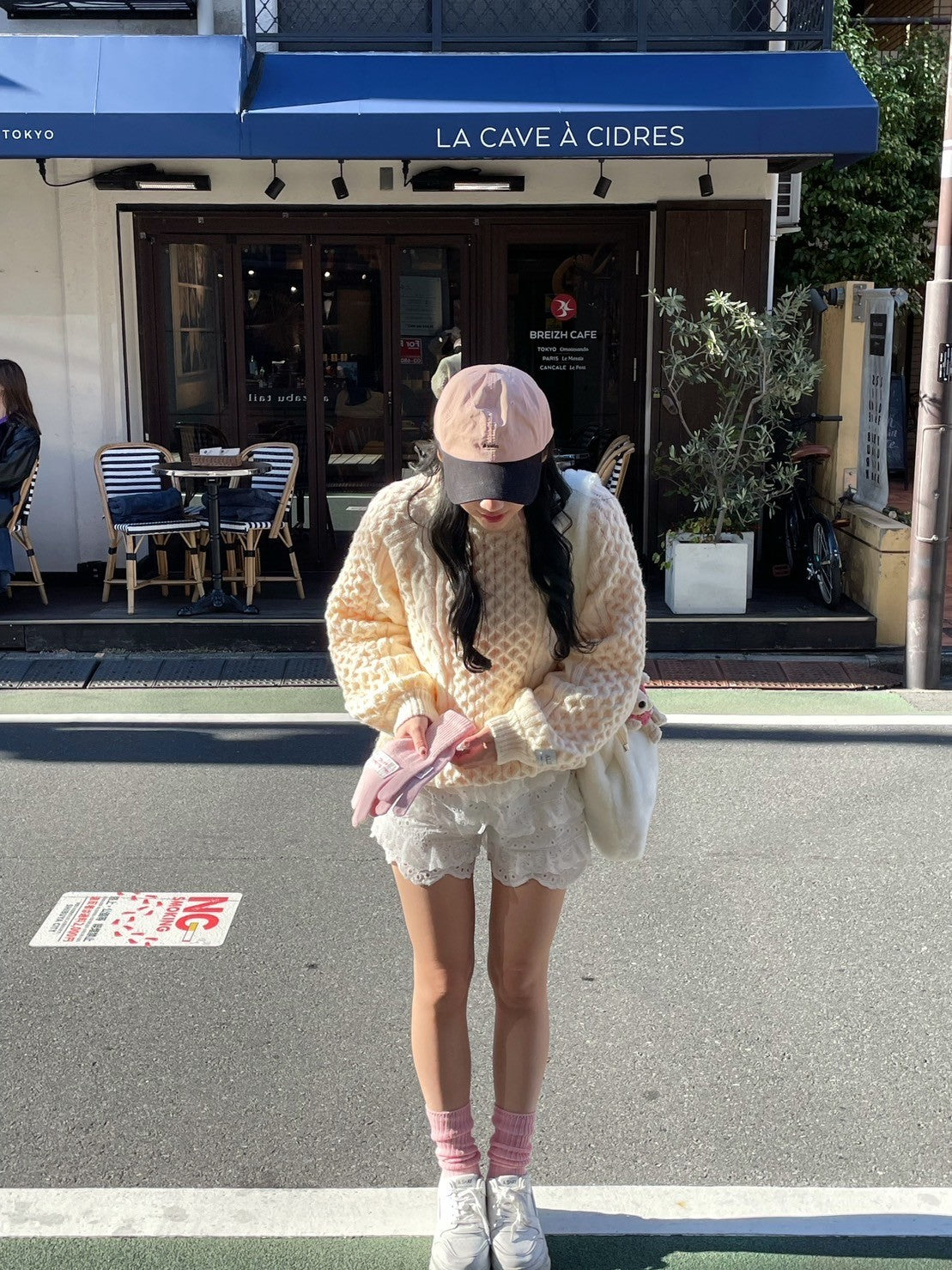 <QU4234202> フィンガーホール刺繍手袋