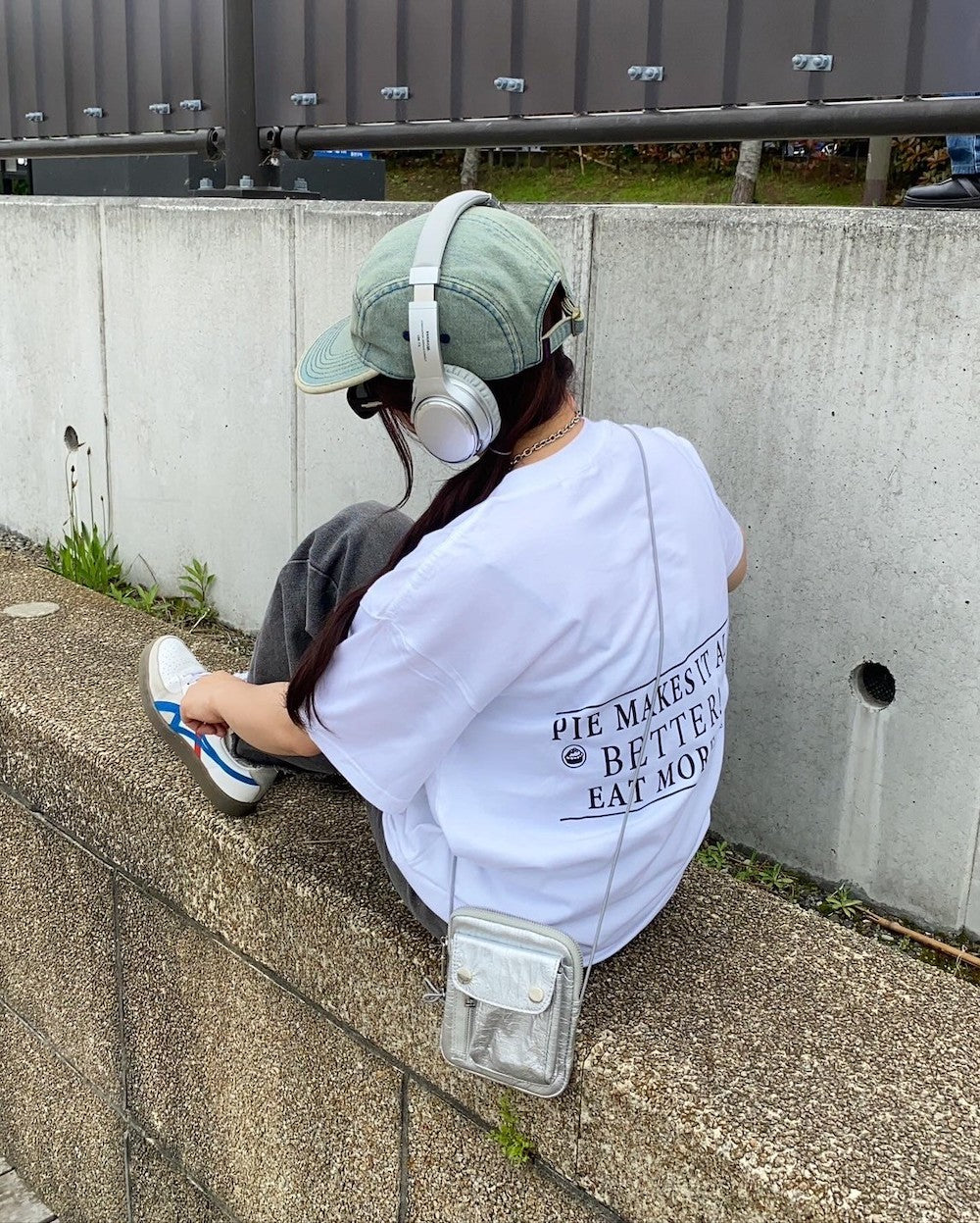 <CH2242805> バックプリントTシャツ