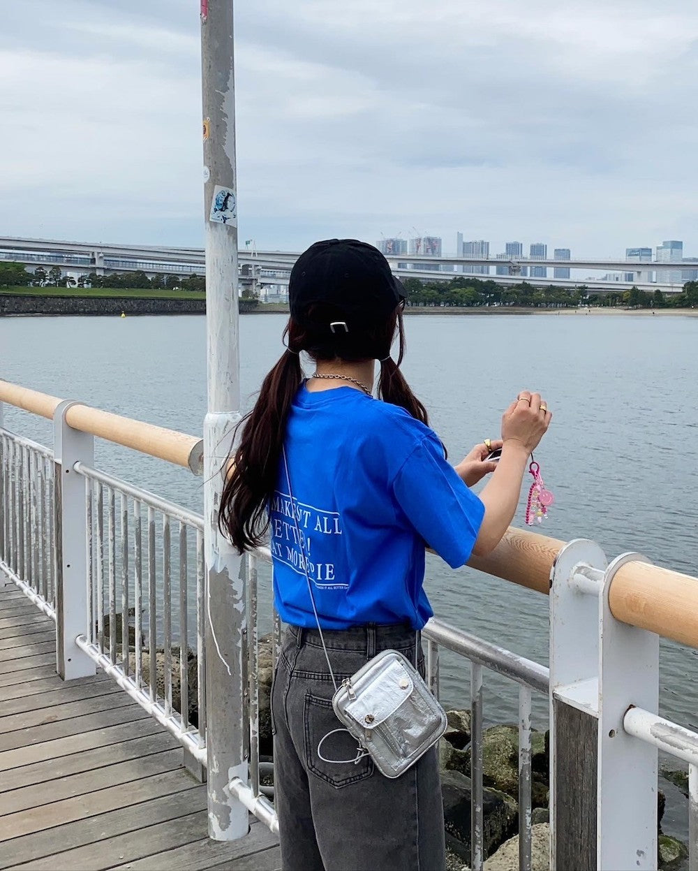 <CH2242805> バックプリントTシャツ