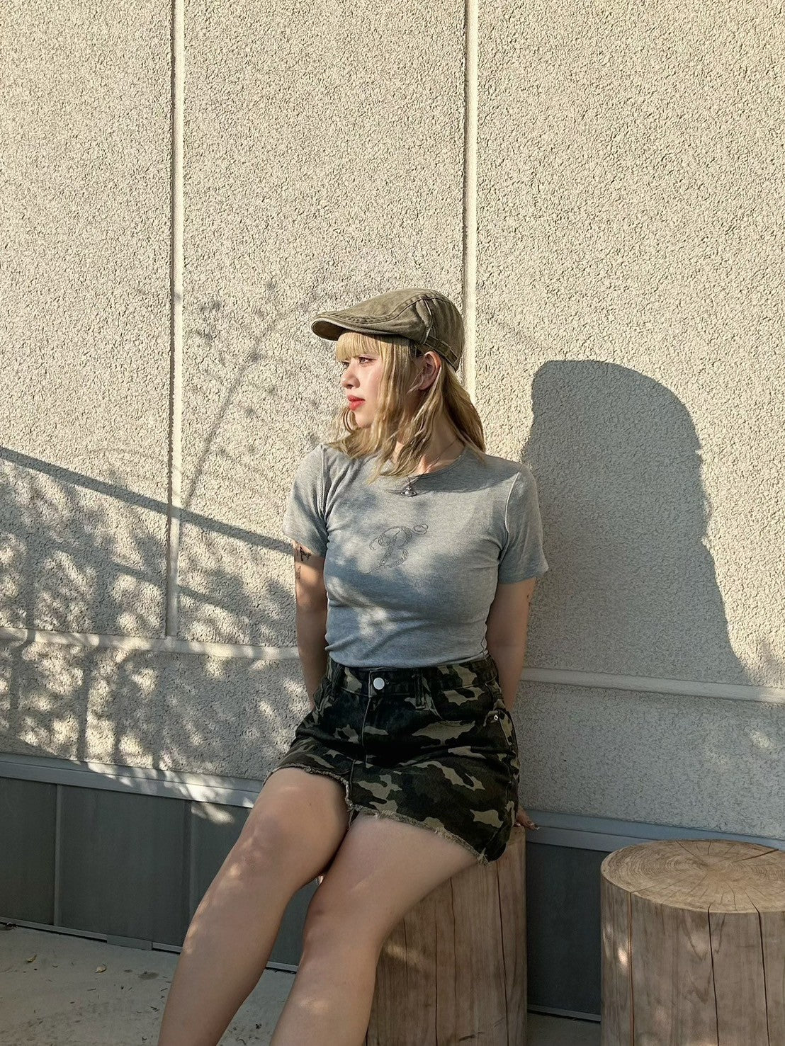 <GR2242533> バッグウィングデザインTシャツ