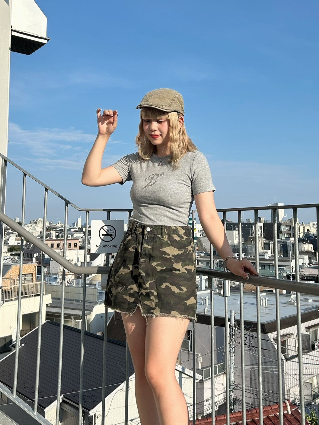 <GR2242533> バッグウィングデザインTシャツ