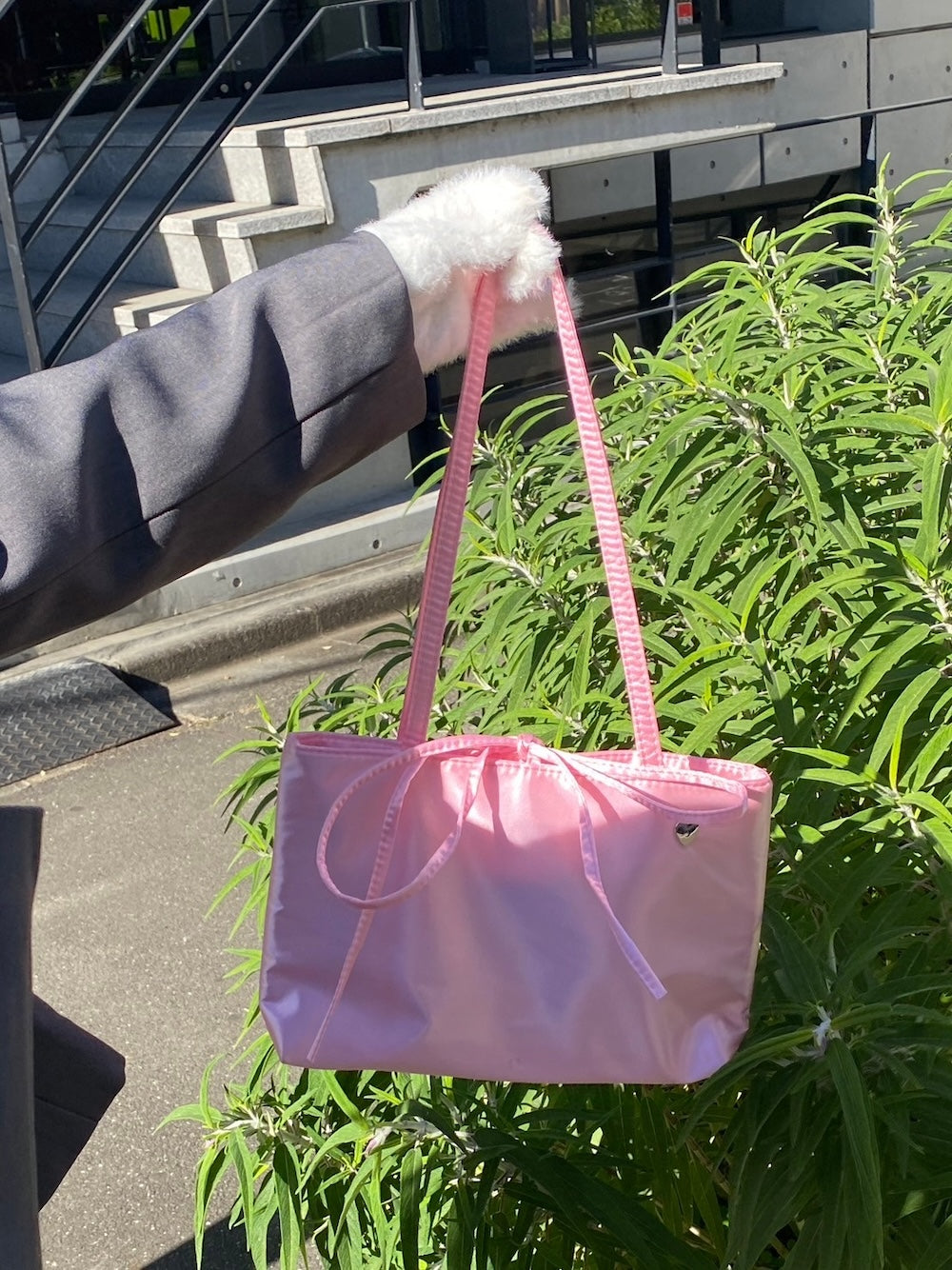 <LD1244902> サテンハートハンドバッグ