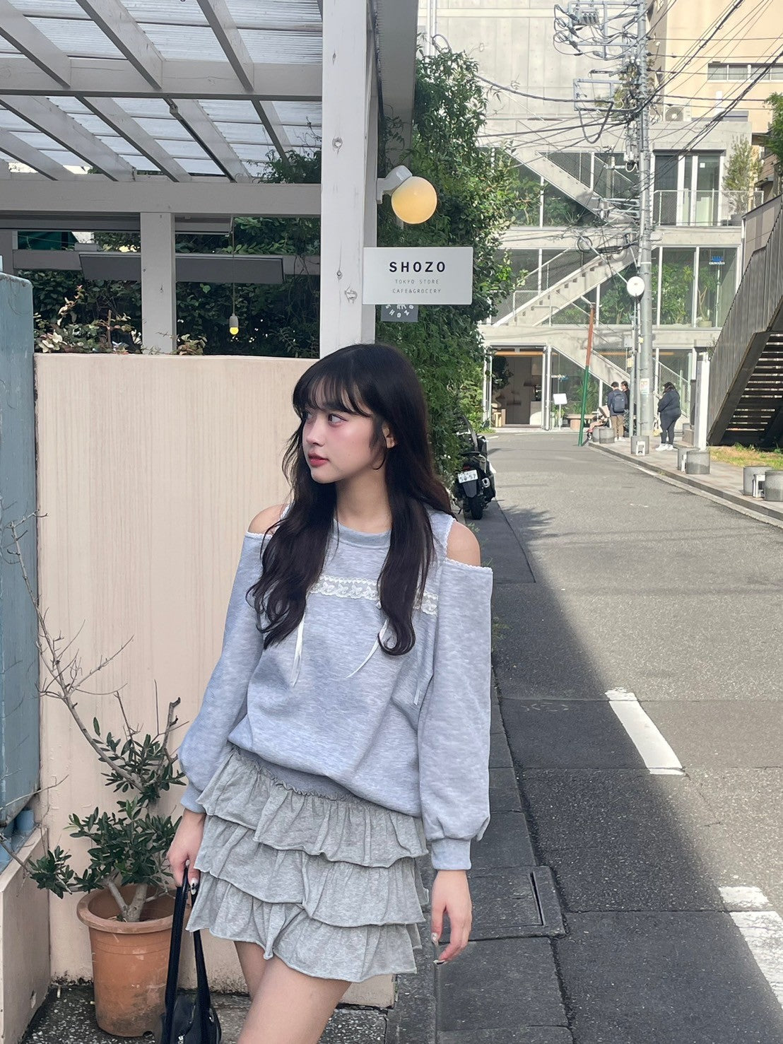 <QU2244203> レースリボンオープンジョルダースウェット