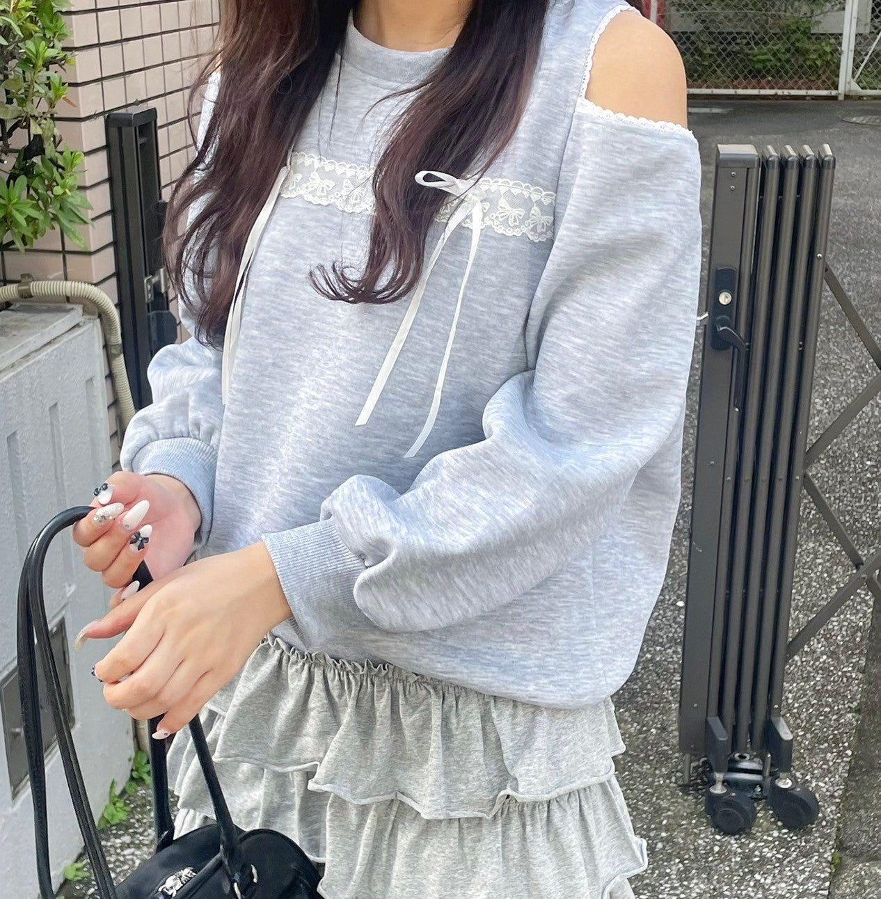 <QU2244203> レースリボンオープンジョルダースウェット