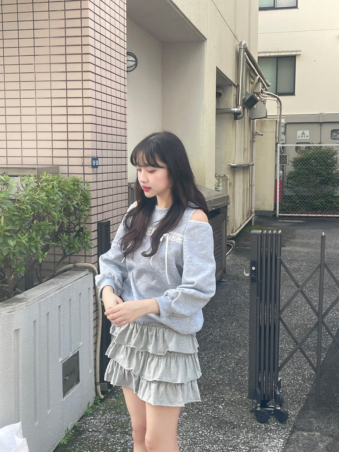 <QU2244203> レースリボンオープンジョルダースウェット