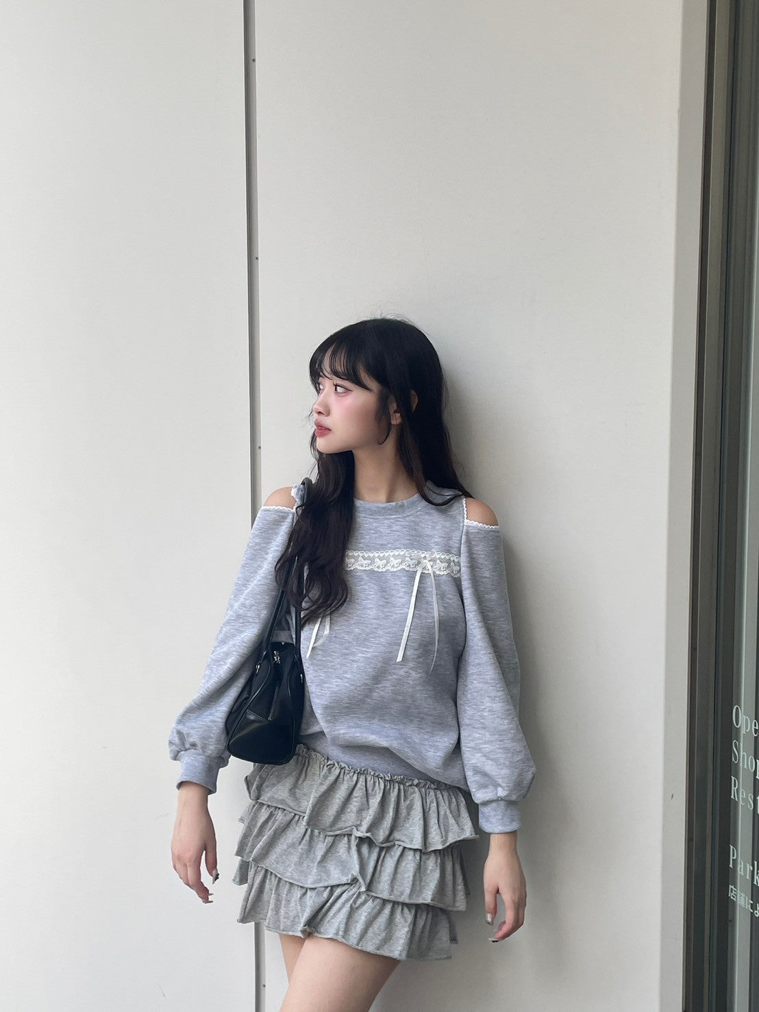 <QU2244203> レースリボンオープンジョルダースウェット