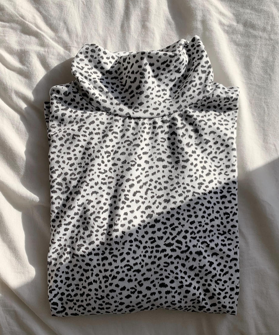 <LI-2204026> ダルメシアン ハイネックTOPS