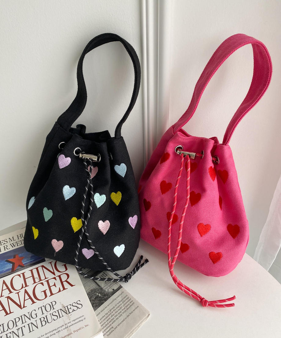 <SL1223701> 2WAYハート刺繍巾着バッグ