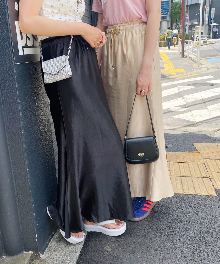 <SL2232728> サテンフレアロングスカート