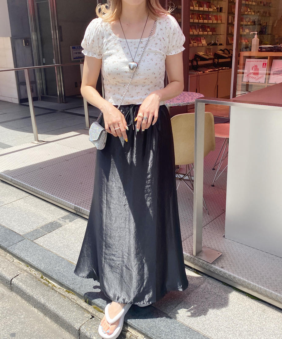 <SL2232728> サテンフレアロングスカート