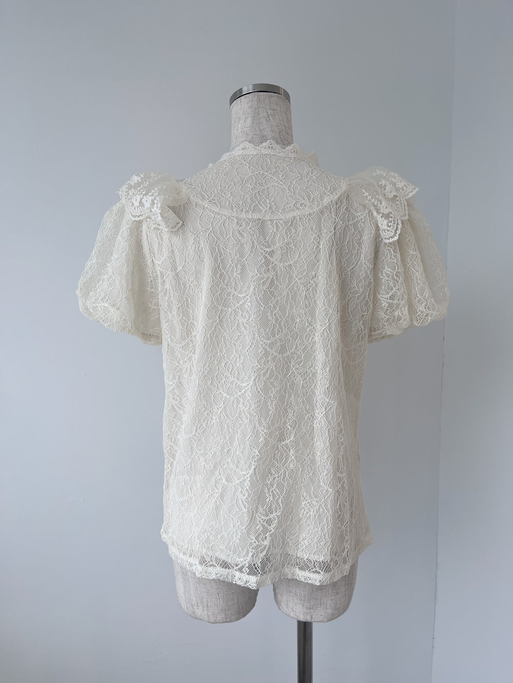 ＜PP2242704＞　レースフリルブラウス