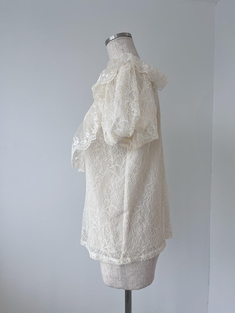 ＜PP2242704＞　レースフリルブラウス