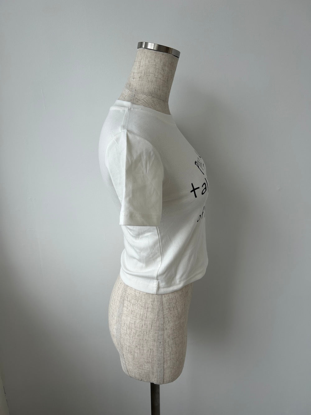 ＜LE2242901＞　ロゴTシャツ