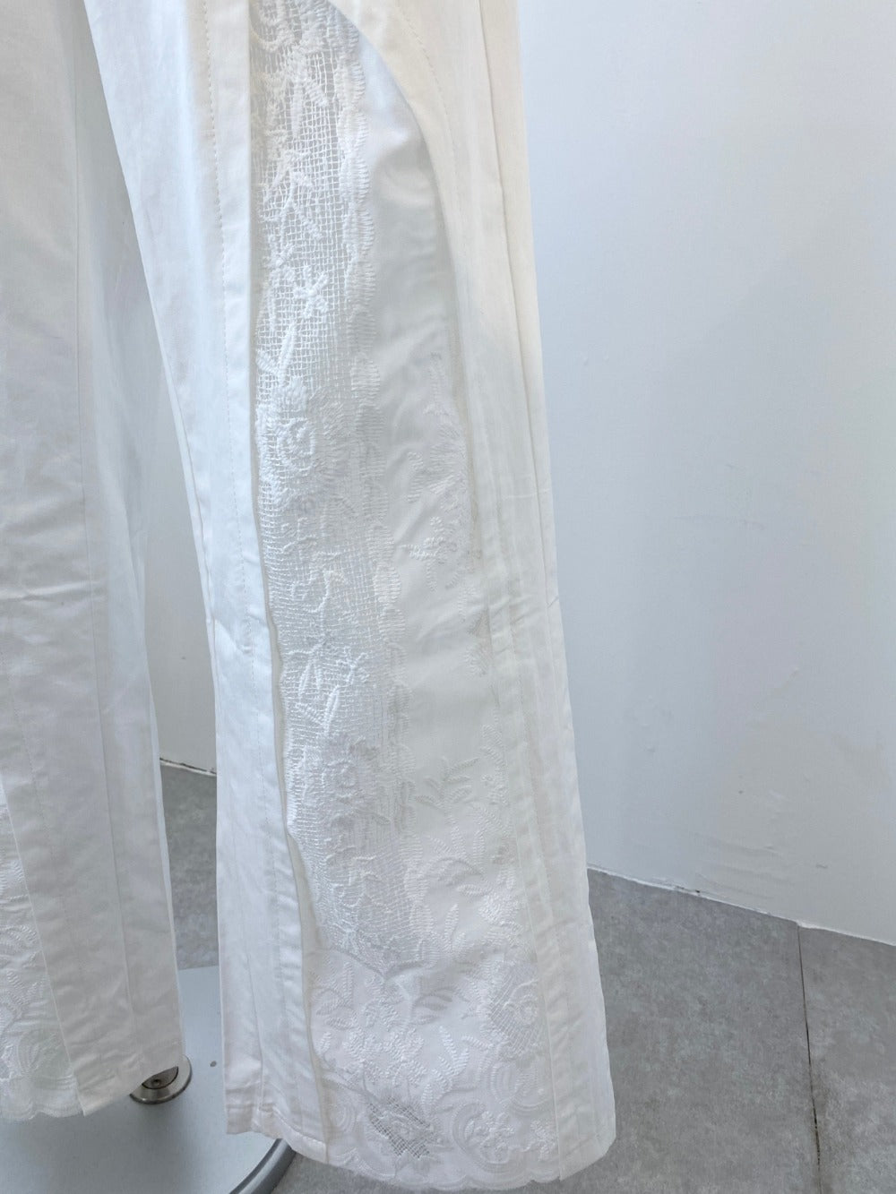 ＜SL2242609＞　レーススリットパンツ